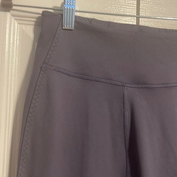 NWOT Victoria's Secret incredible essential legging in lavender size small - Picture 4 of 14